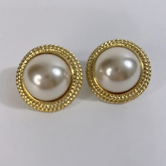 Park Lane Pearl Cabochon Gold Clip Earrings - Picture 1 of 3
